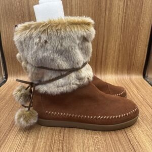 Toms Rawhide Genuine Suede Moccasin Nepal Boots Womens Size 9
